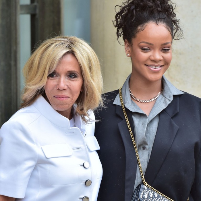 Rihanna rencontre Brigitte Macron dans une tenue... étrange (Photos)
