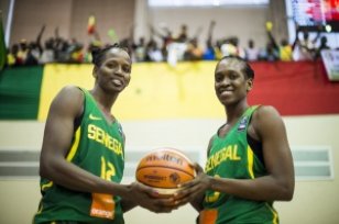 Les soeurs Sy, Mame Marie et Lyka, fondent en larmes quand elles parlent de…