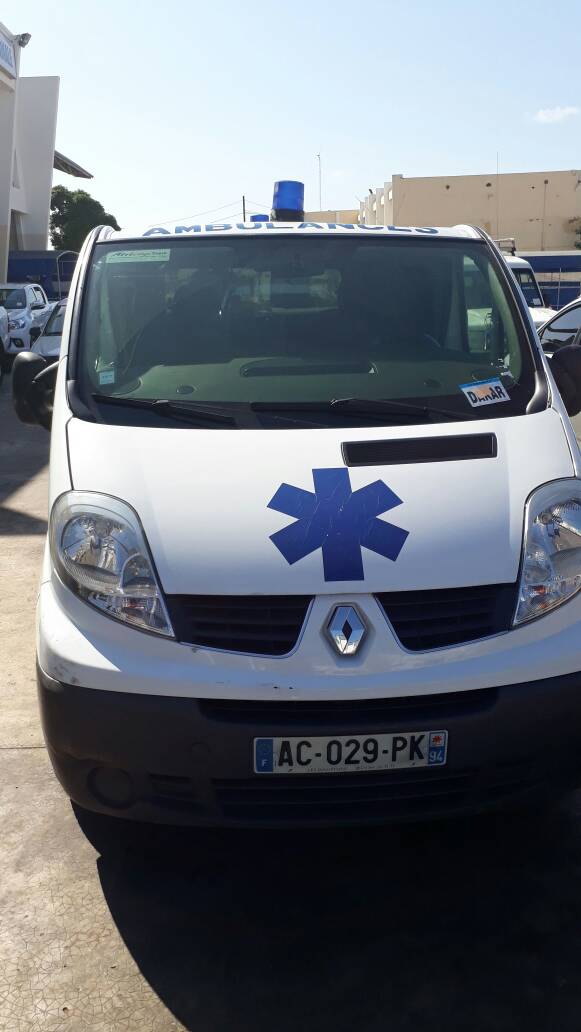 NYASSIA A SON AMBULANCE MEDICALISEE Un don de Doudou KA
