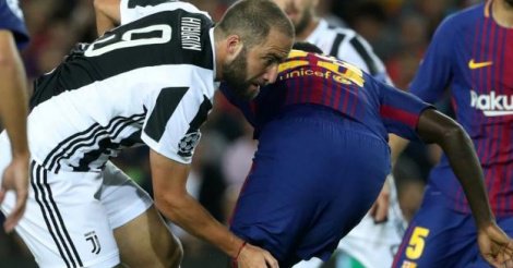 .................................................................................................................................................................................Hué par le Camp Nou, Gonzalo Higuain adresse un doigt d'honneur au public