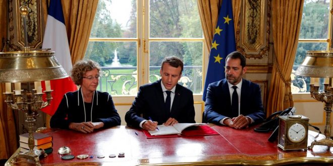 Emmanuel Macron signe les ordonnances de la réforme du Code du travail