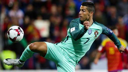 Ronaldo rejoint Lewandowski comme meilleur buteur de l'histoire des qualifications