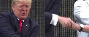 Cette fois c'est Trump qui a subi une poignée de main bizarre