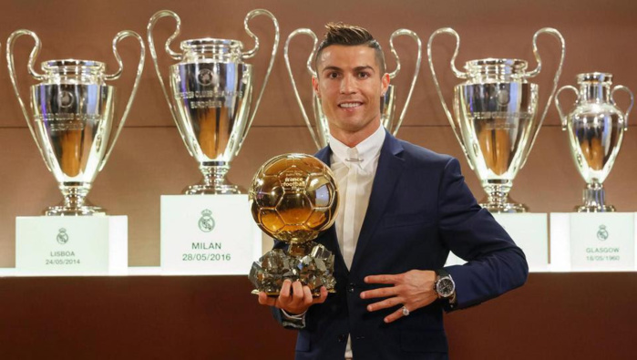 Cristiano Ronaldo remporte son cinquième Ballon d'Or