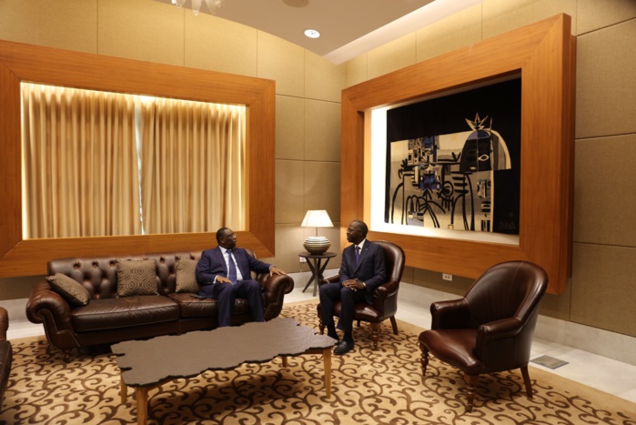 Le Président de la République Macky Sall dans le pavillon présidentiel de l'AIBD avant son départ pour Tokyo