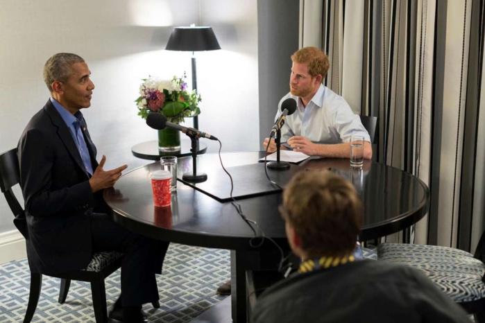 Le prince Harry interviewe Barack Obama… et son père