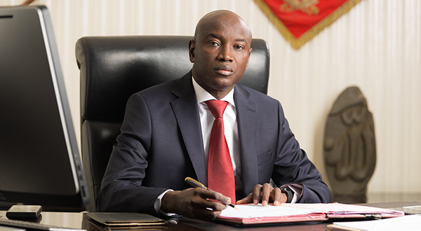 Vidéo – Feux d’artifice à Dakar  L’arrêté d’interdiction du Ministre Aly Ngouille Ndiaye déchiré