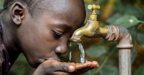 Eau : Une coloration noire sème la panique