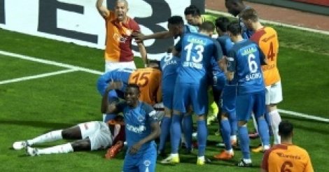 Malaise de Bafétimbi Gomis en plein match