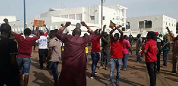 Mali: la police disperse une manifestation d'opposants à Bamako, des blessés