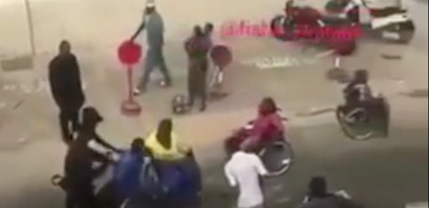 Un vigile tabasse des femmes en fauteuil roulant