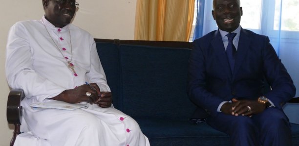 Visite : Gakou présente son programme politique à Mgr Benjamin Ndiaye