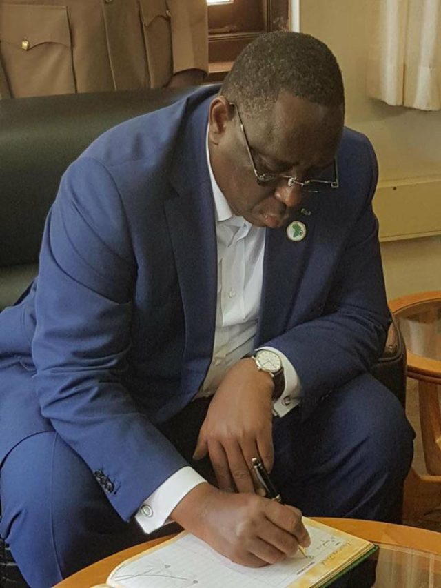 AID EL FITR : Le président de la République Macky Sall gracie 527 personnes