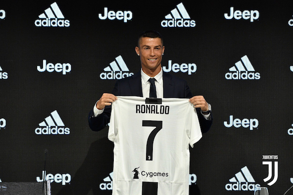 Juve : deux maillots vendus par minute, rupture de stock... Cristiano Ronaldo rapporte déjà gros !