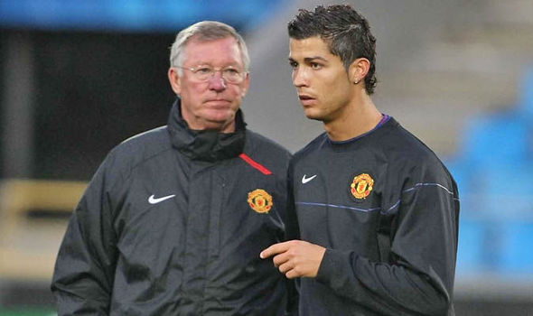Manchester United : le bel hommage de CR7 à Ferguson "Il m'a tout appris. Il était comme un père pour moi"