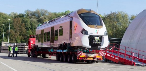 Alstom envoie une rame du TER, arrivée à Dakar le 12 novembre
