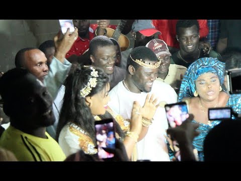 Revivez l’incroyable anniversaire de Eumeu Sène célébré par sa reine