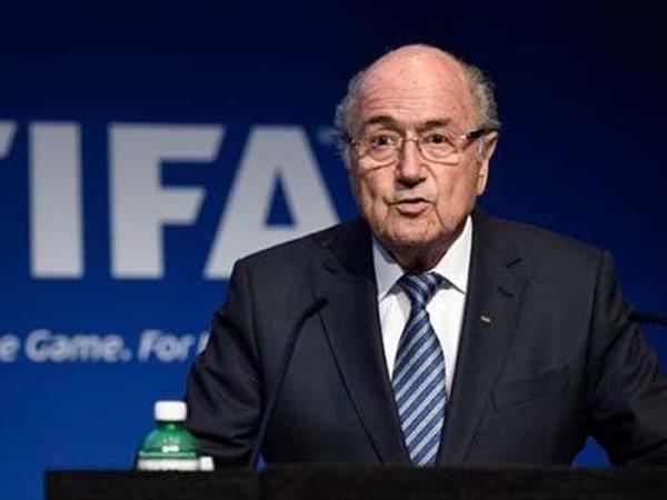 Football : Sepp Blatter annonce une plainte contre Infantino et la FIFA
