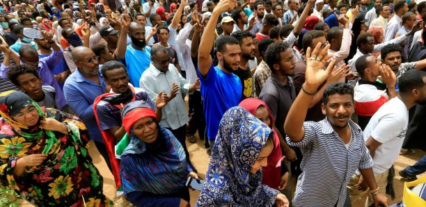 Soudan: Manifestations massives à Khartoum, au moins sept morts