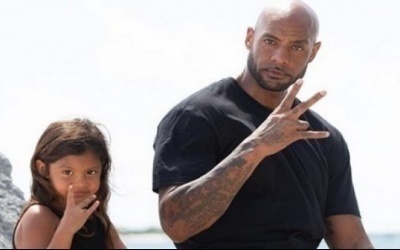 People: La fille de Booba attaquée, le rappeur et ses fans réagissent