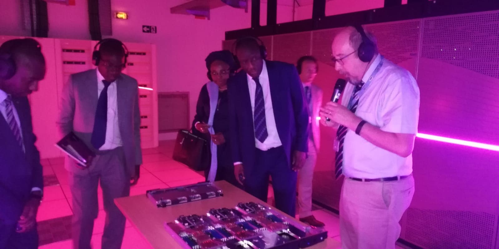 Visite du Ministre Cheikh Oumar Anne au Très Grand Centre de Calcul (TGCC) du CEA