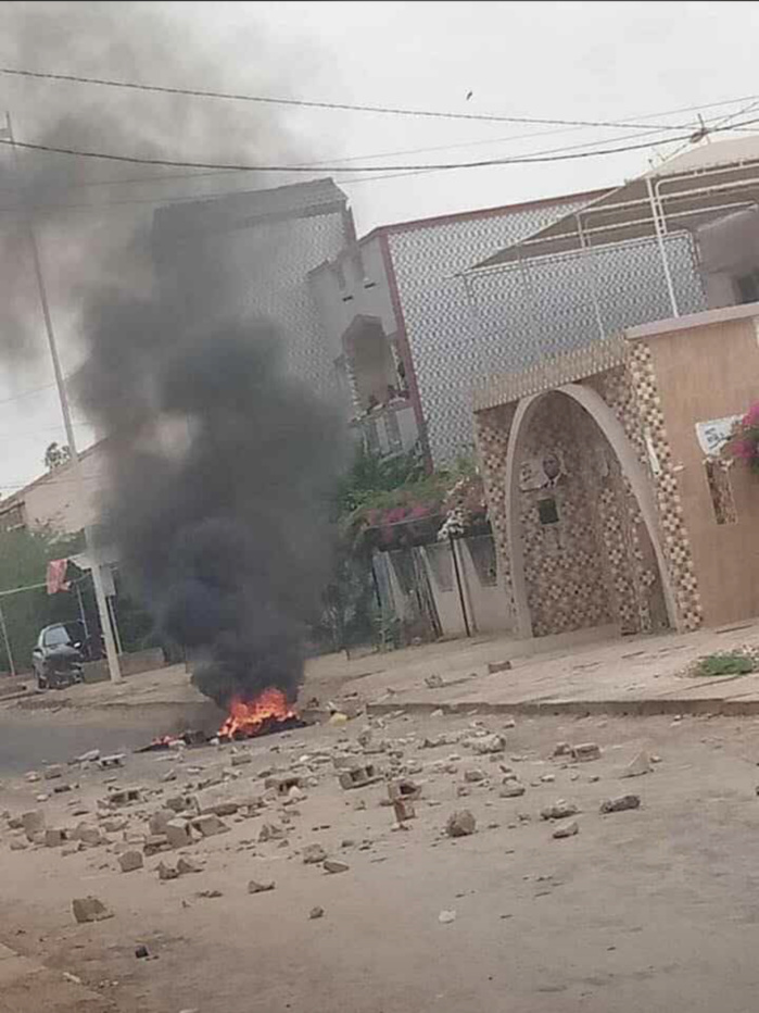 Il faut alerter le Président de la République Macky Sall. Il pourrait être responsable d’un acte grave. Sa position, son silence bruissant voire l’indifférence qu’il affiche pour s’occuper de l’essentiel et du nécessaire pour le peuple, risquent de p