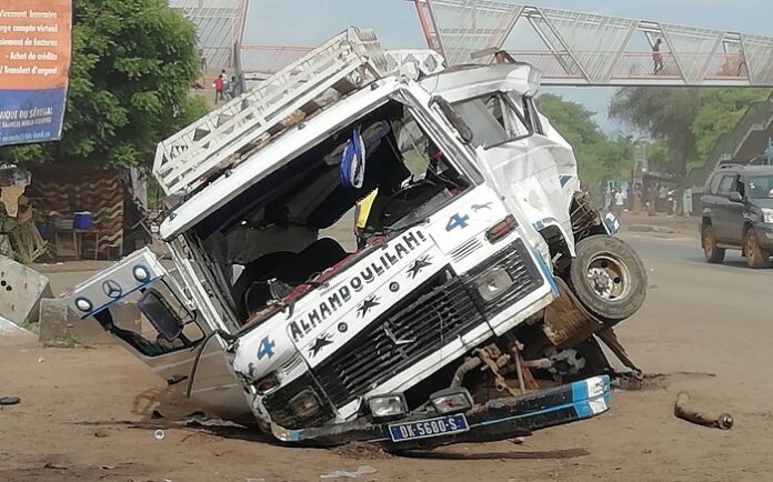Petit Mbao: Un car "Ndiaga Ndiaye" se renverse et fait 2 morts et 13 blessés