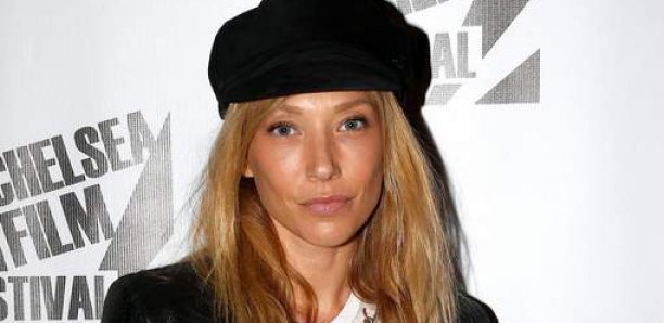 Laura Smet fait suspendre l’exhumation de son père