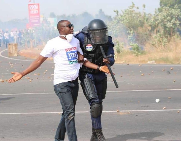 Liberté de la presse menacée en Gambie: 4 journalistes arrêtés et 2 radios fermées