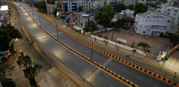 Coronavirus : 1,3 milliard d'habitants confinés en Inde pour trois semaines