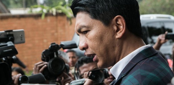 Madagascar: Rajoelina annonce des tests à base d'artemisia sur des malades