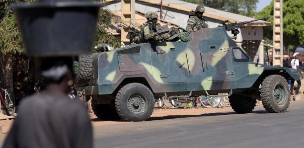 Gambie: l’armée sénégalaise franchit la frontière et suscite des réactions d’indignation