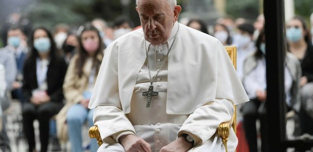 Pour le pape François, "tout sera différent" après la pandémie, avec un monde "meilleur ou pire"