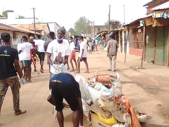 Lutte contre la covid-19 à Kolda : Opérations de nettoiement et de désinfection de la gare routière et du marché.