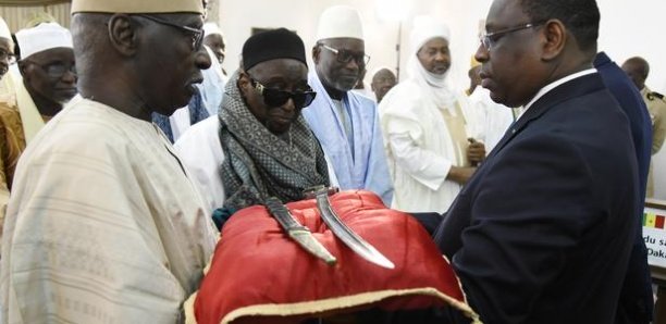 La France officialise la restitution d'objets d'art au Sénégal et au Bénin