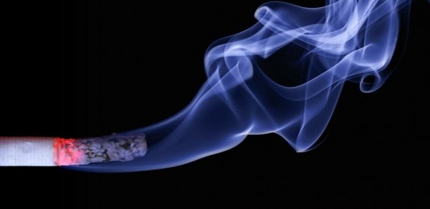 Avoir le Covid-19 quand on fume augmente le risque d'AVC
