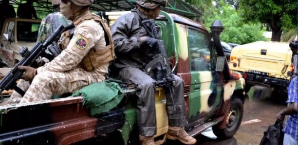 Mali : la junte rend visite aux familles influentes et à l’ex-président Moussa Traoré