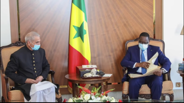 Palais : Cinq nouveaux ambassadeurs accrédités remettent leurs lettres de créances au Chef de l’État.