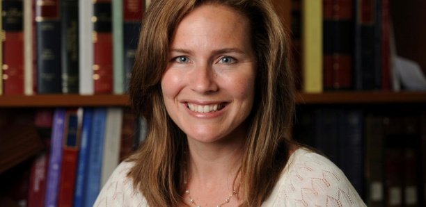 Cour suprême : Donald Trump devrait nommer la juge Amy Coney Barrett pour succéder à "RBG"