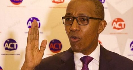 Abdoul Mbaye à Macky Sall :« Son honnêteté intellectuelle doit le pousser à avouer qu’il n’est pas allé au bout du programme décennal »