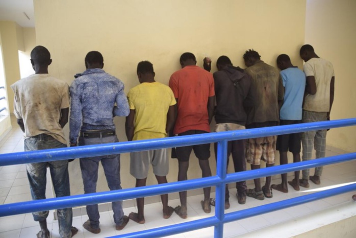 Migration irrégulière : une pirogue partie de Mbour termine sa course à Saint-Louis, huit arrestations et des moteurs saisis.