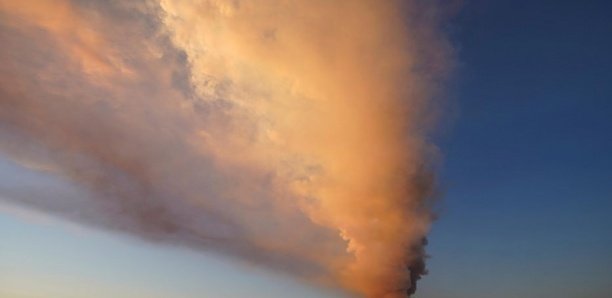 Une spectaculaire éruption de l’Etna provoque une pluie de pierres