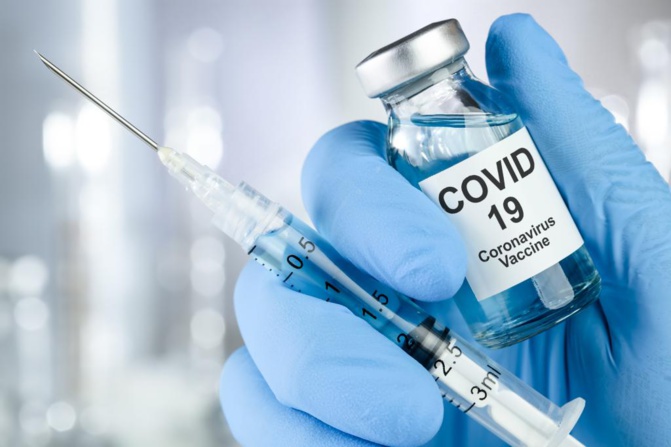 Covid-19 : Macky réceptionne 324.000 doses du vaccin Astrazeneca