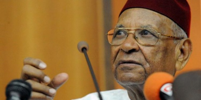 “Quelle mouche a piqué Adama GAYE pour s’en prendre à Amadou Moctar Mbow” (Par Oumar Ndiaye)