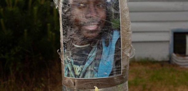 États-Unis : trois policiers inculpés pour avoir asphyxié un Afro-Américain