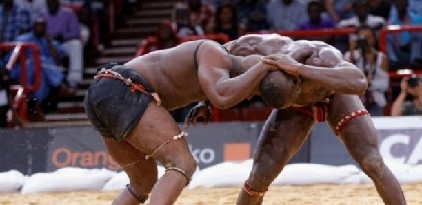 Lutte : De grosses affiches à la pelle pour un retour à la normale