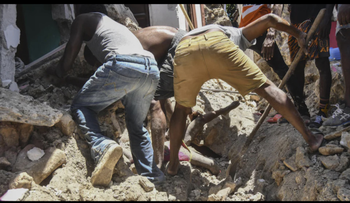 Séisme en Haïti : le bilan grimpe à 304 morts et 1800 blessés graves.