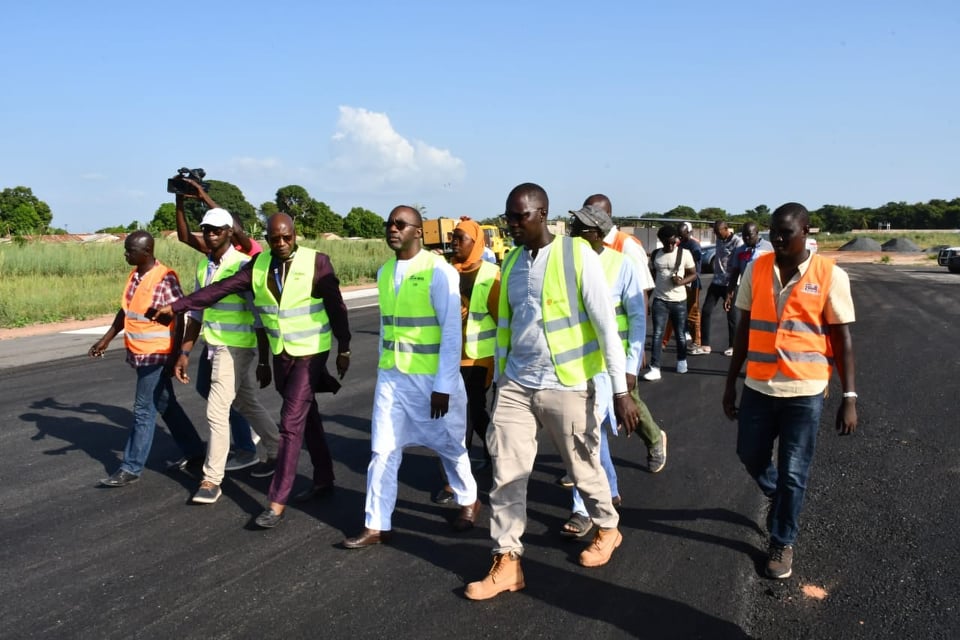 VISITE A L’AEROPORT DE CAP SKIRRING Doudou KA satisfait de l’avancement des travaux exécutés à 60%