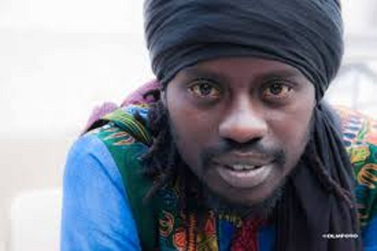 Conférence de presse du musicien Alibéta, jeudi   2013-11-08 10:41:17 GMT