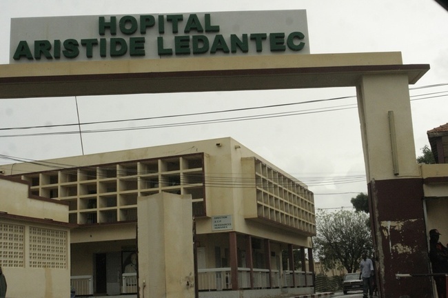 Hôpital Le Dantec Adama et Awa, les siamoises ont 10 ans !
